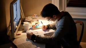 勉強する人